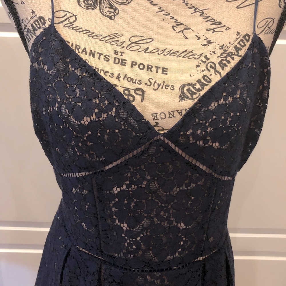 Beautiful and sexy lace dress size 12 - Picture 2 of 13